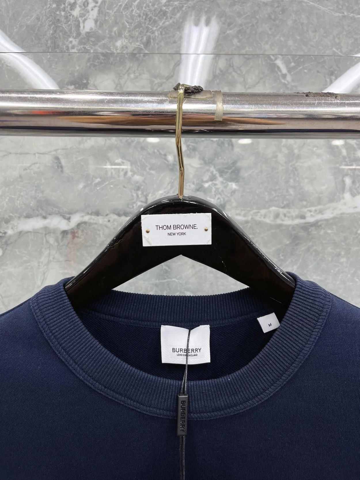 버버리 모노그램 모티프 코튼 스웨트셔츠 네이비