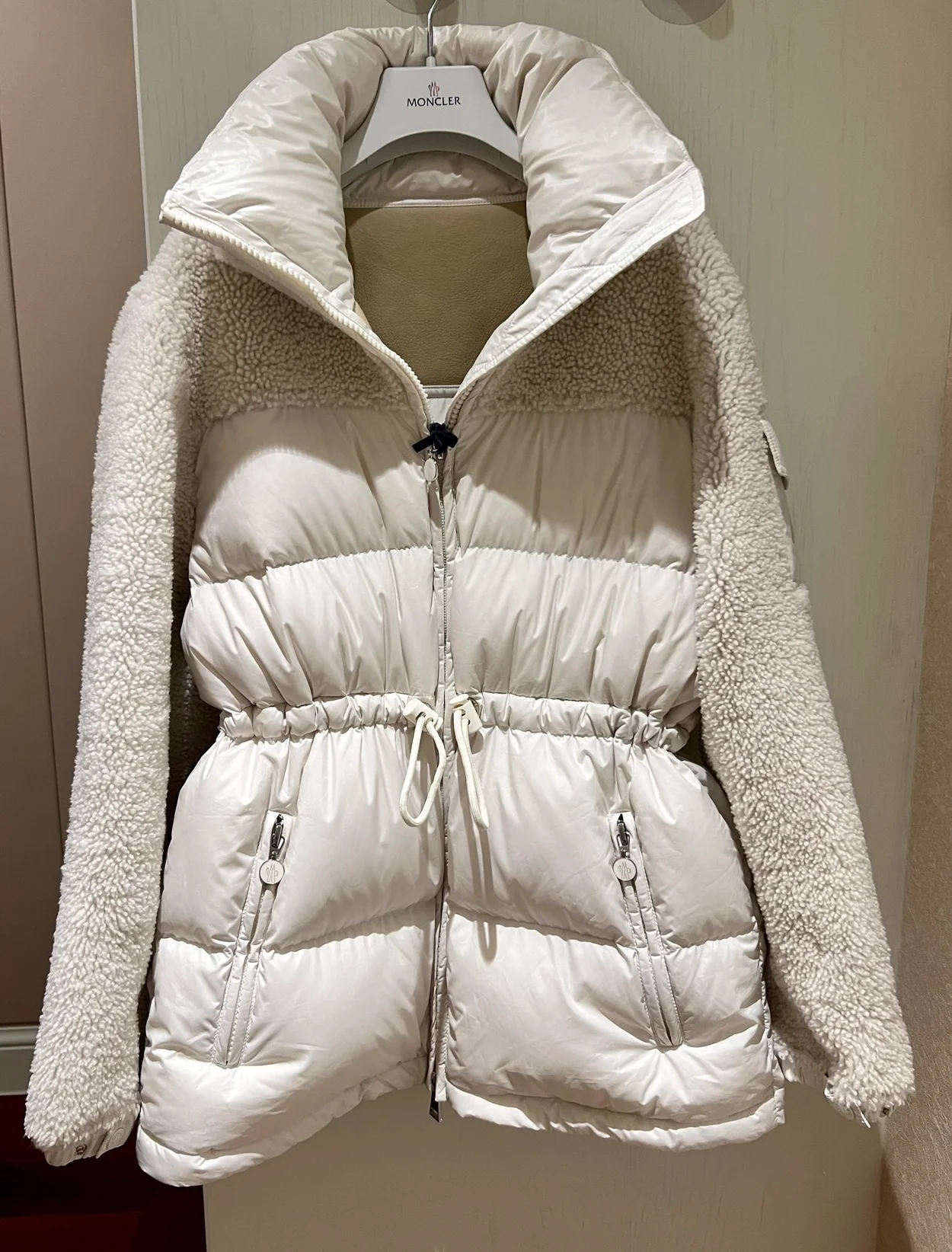 몽클레어 ESCAUT 쇼트 다운 자켓