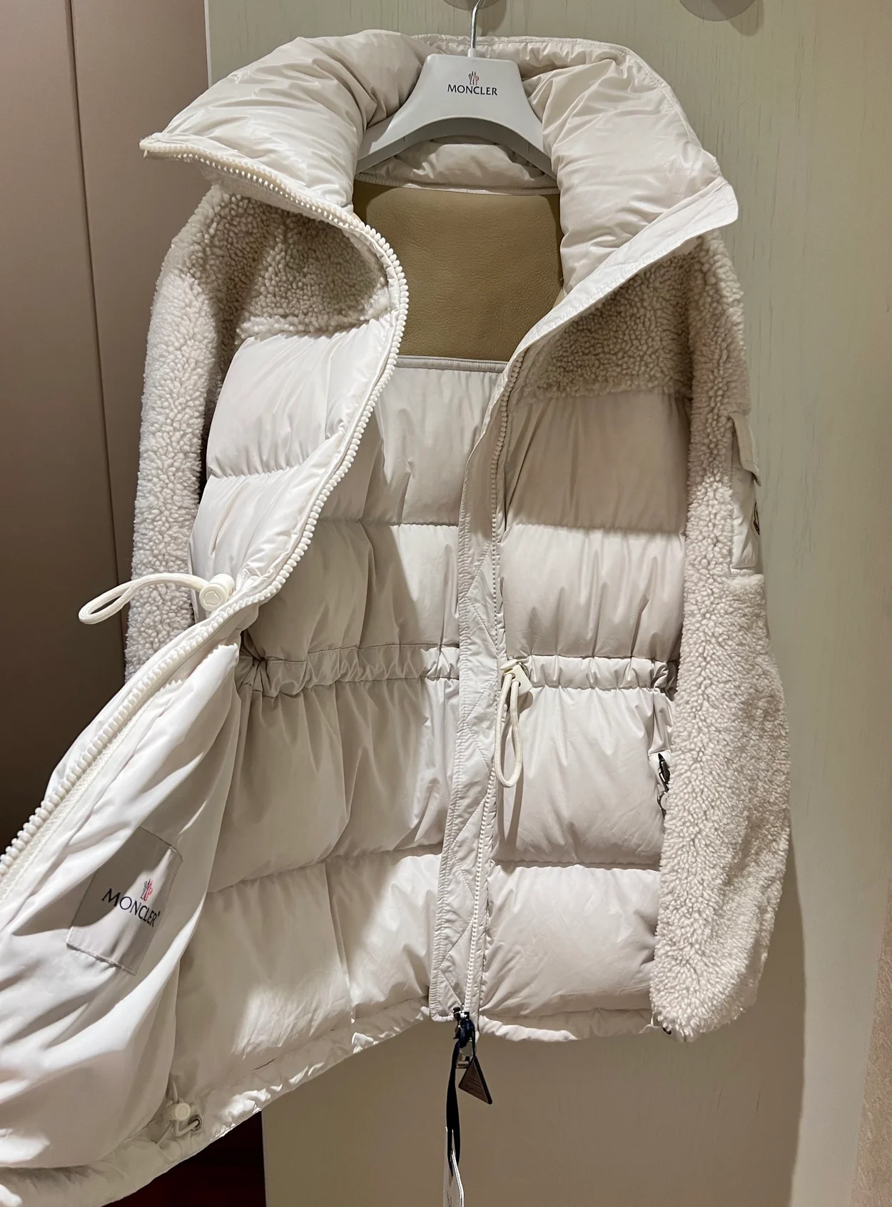 몽클레어 ESCAUT 쇼트 다운 자켓