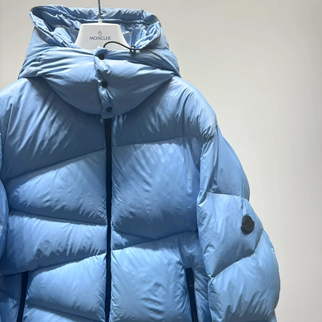 몽클레어 파우더 블루 쇼트 다운 자켓