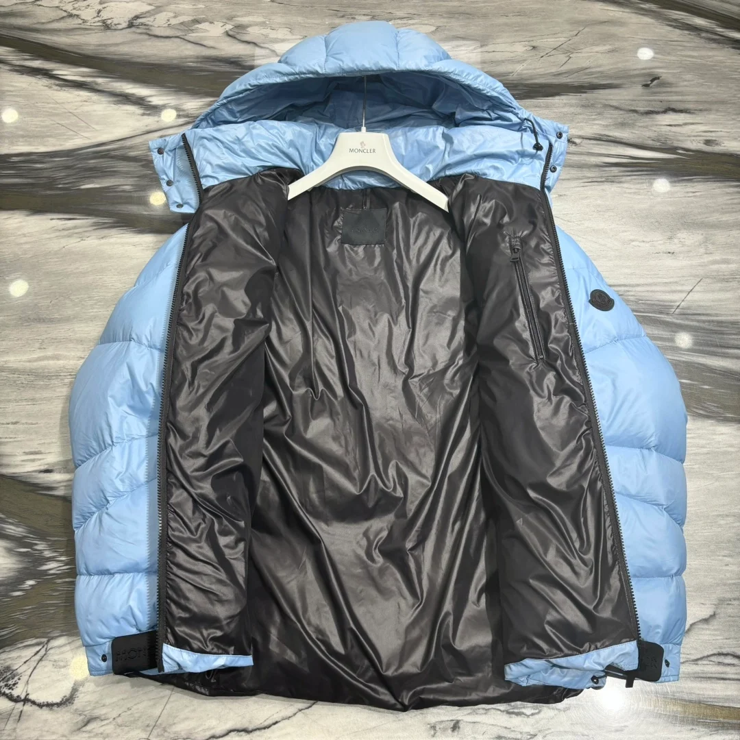몽클레어 파우더 블루 쇼트 다운 자켓