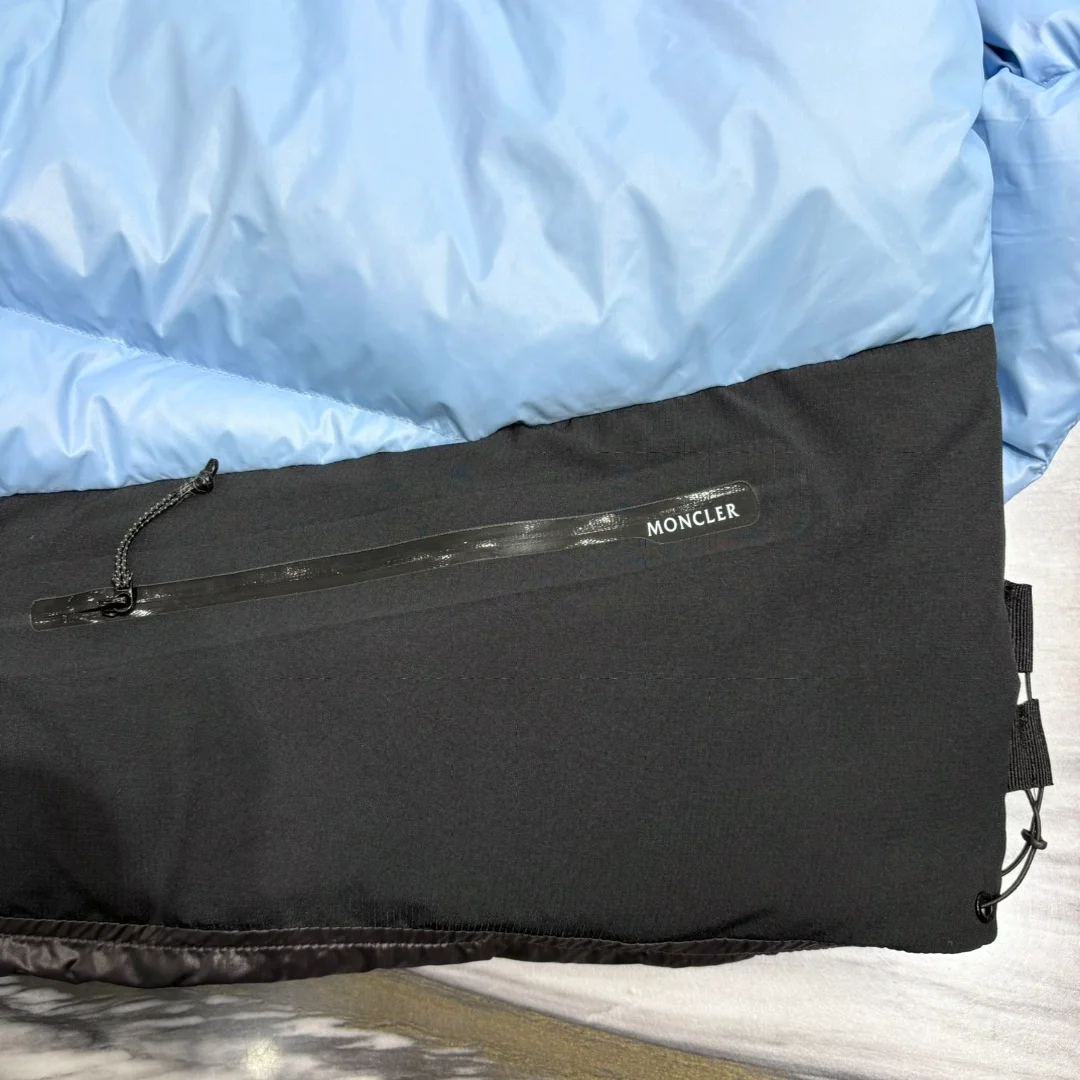 몽클레어 파우더 블루 쇼트 다운 자켓