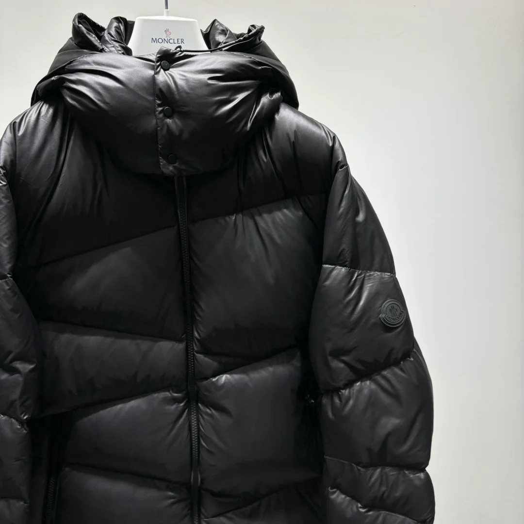 몽클레어 Yonne 쇼트 다운 자켓