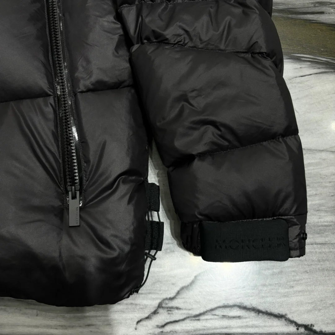 몽클레어 Yonne 쇼트 다운 자켓