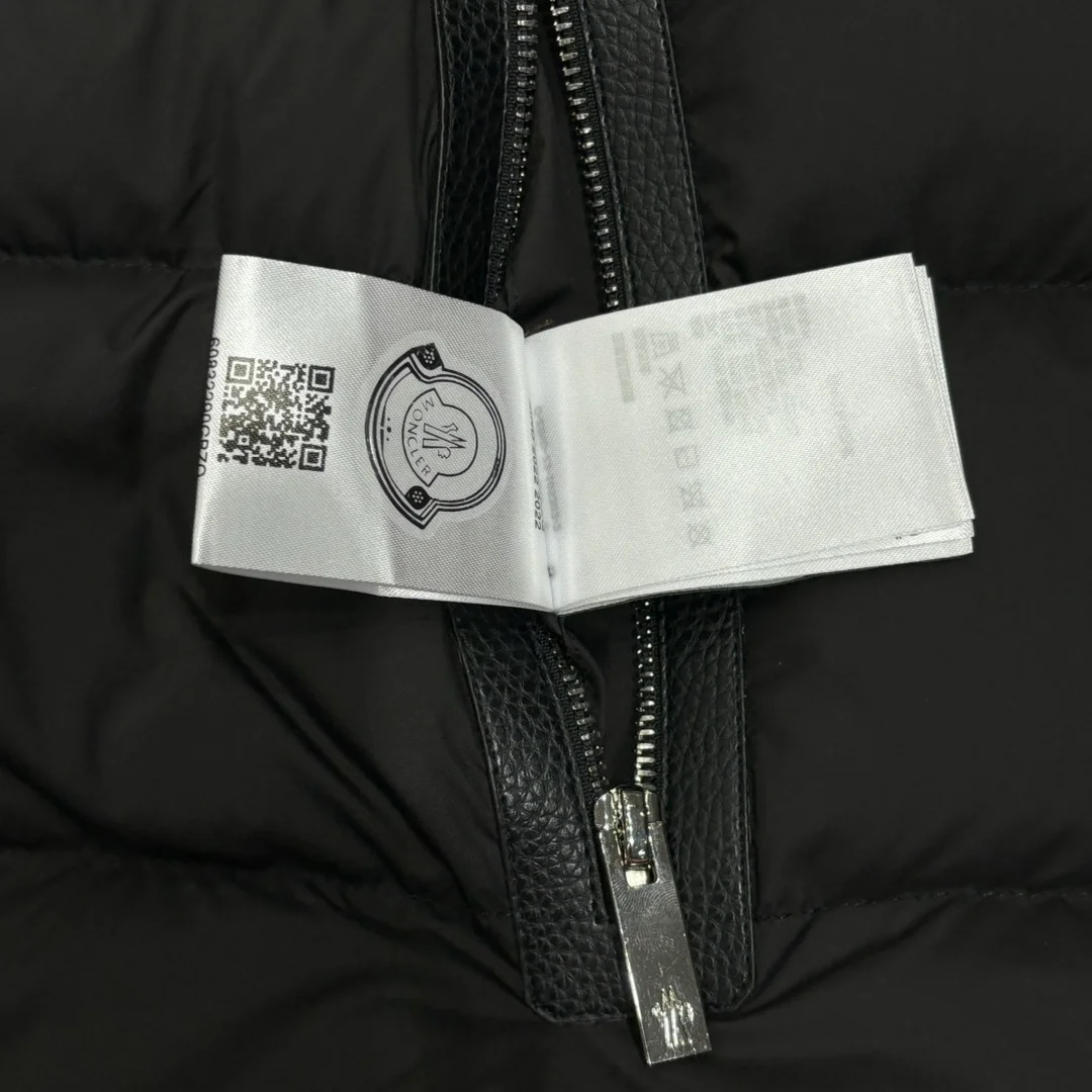 몽클레어 블랙 Bauges 쇼트 다운 자켓