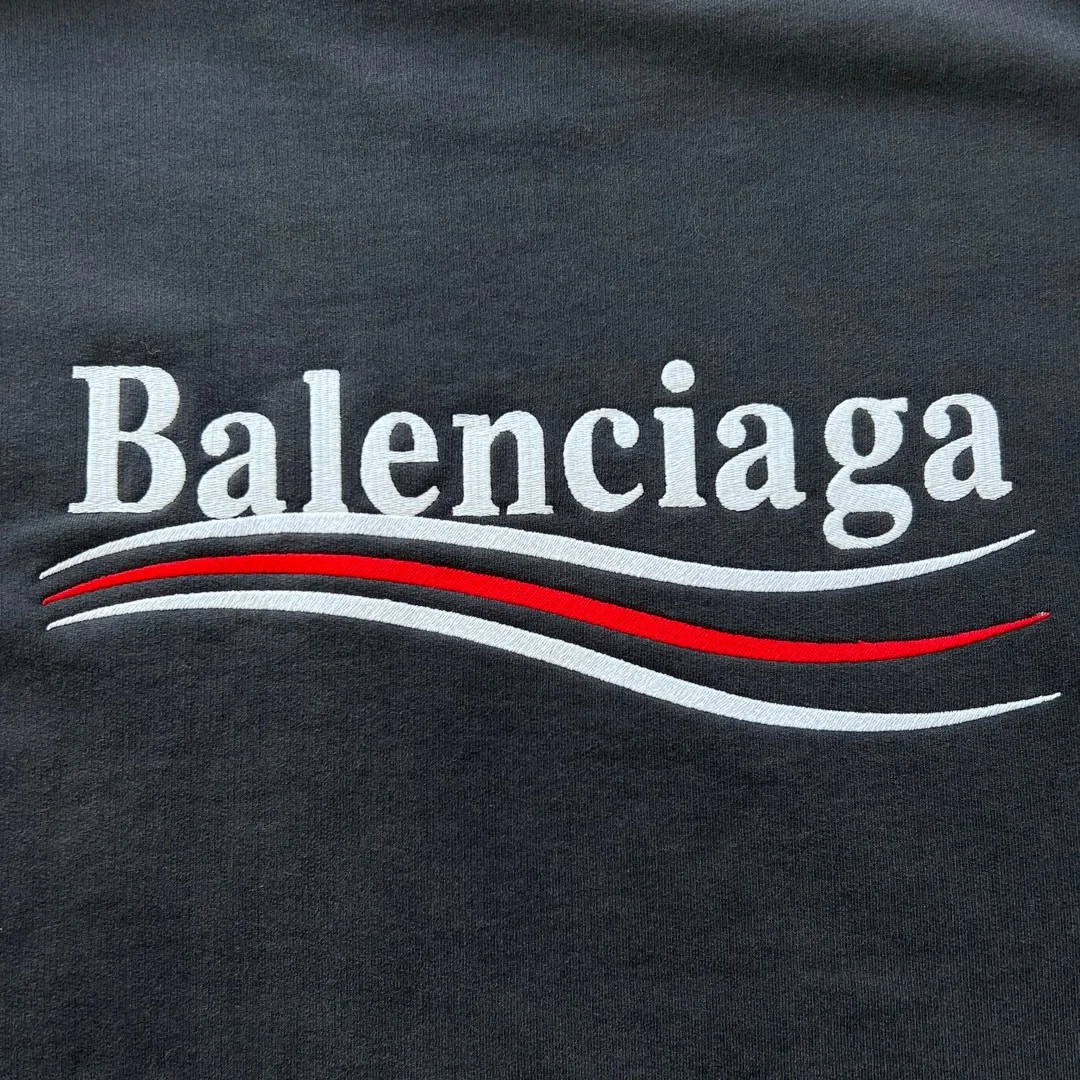 발렌시아가 캠페인 하이브리드 스웨터