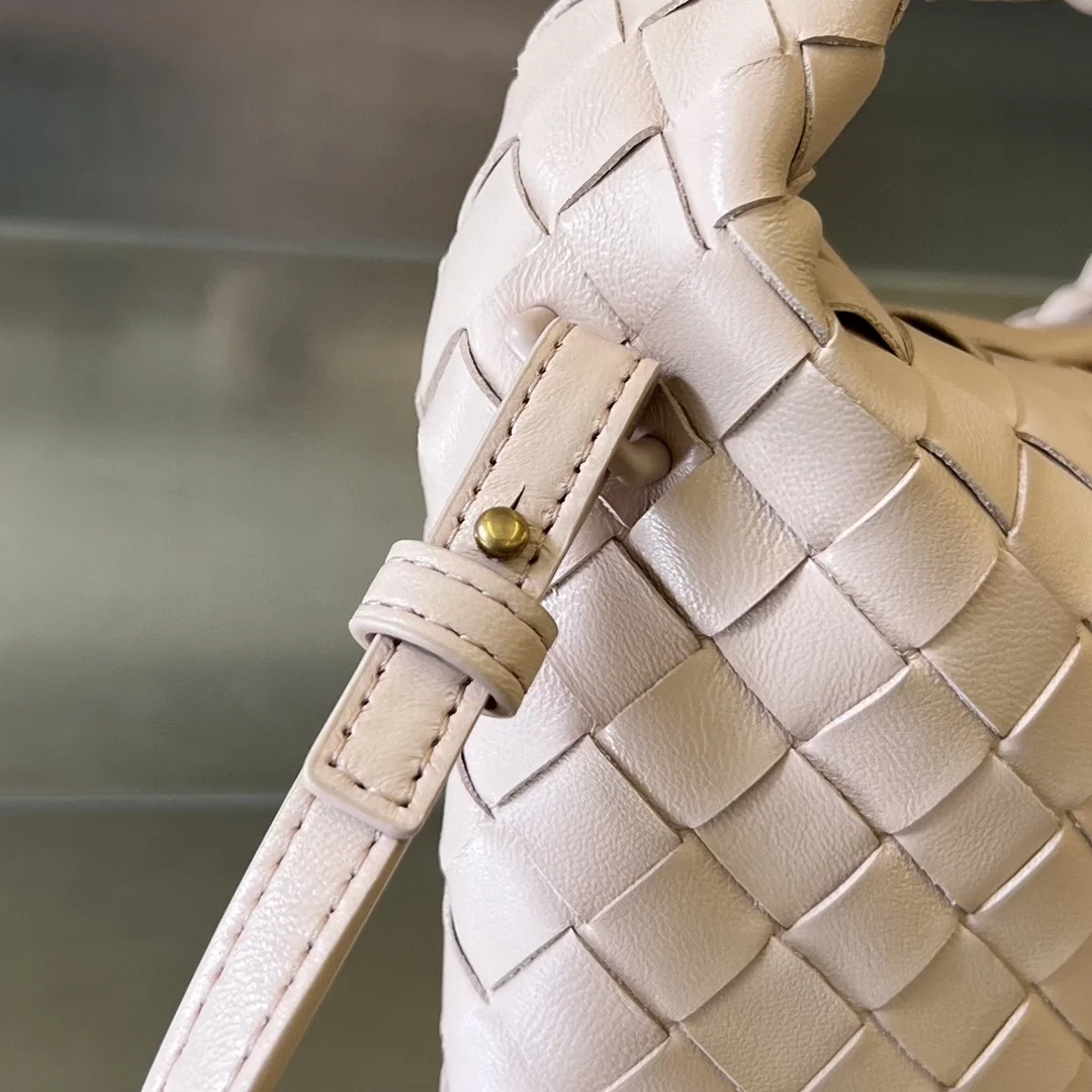 보테가 베네타 미니 홉 핑크