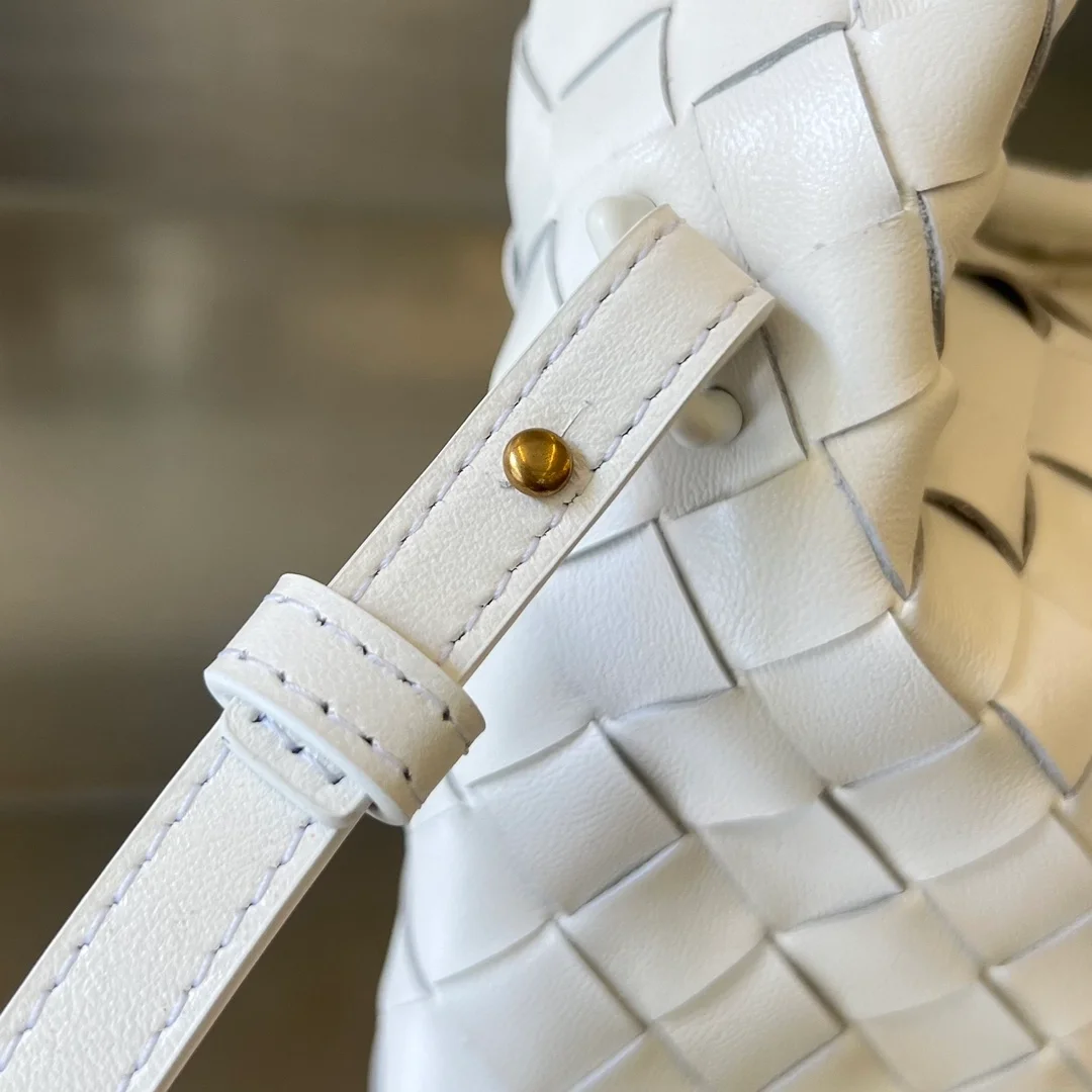 보테가 베네타 미니 홉 화이트