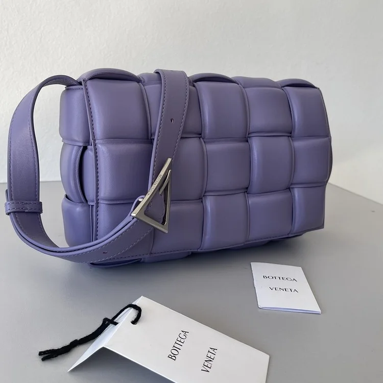 보테가 베네타 토프 패디드 카세트백 퍼플