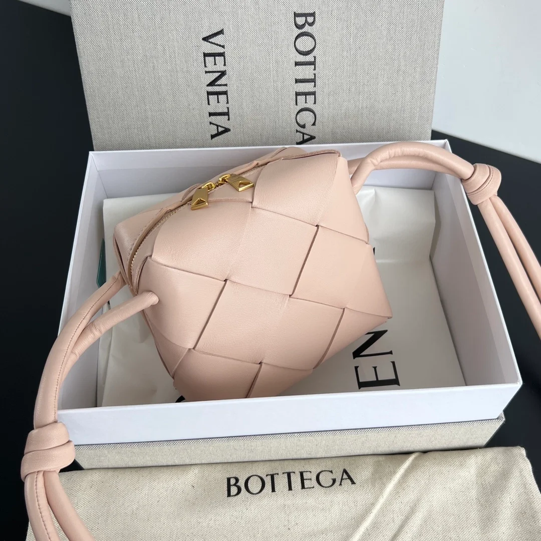 보테가 베네타 미니 카세트 카메라 백