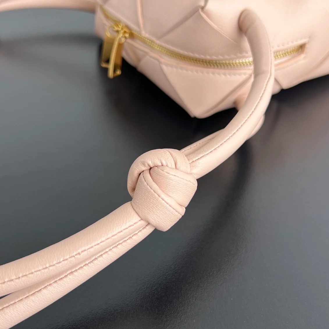 보테가 베네타 미니 카세트 카메라 백