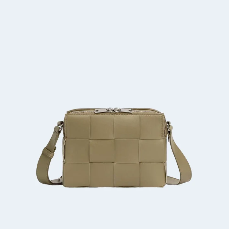 보테가 베네타 카세트 카메라백 토프