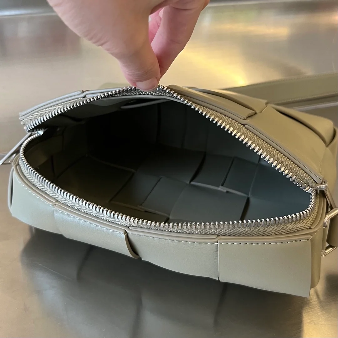 보테가 베네타 카세트 카메라백 토프