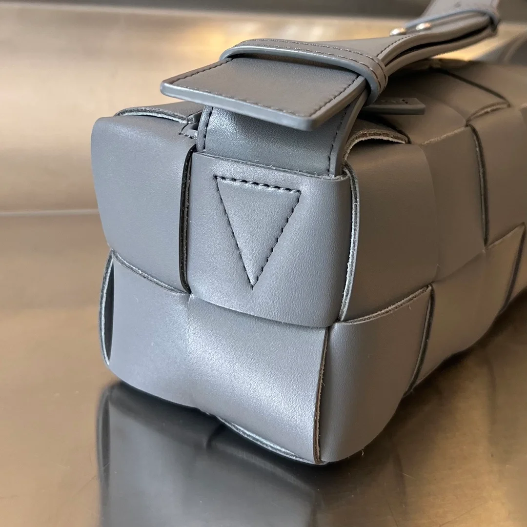 보테가 베네타 썬더 스몰 브릭 카세트백