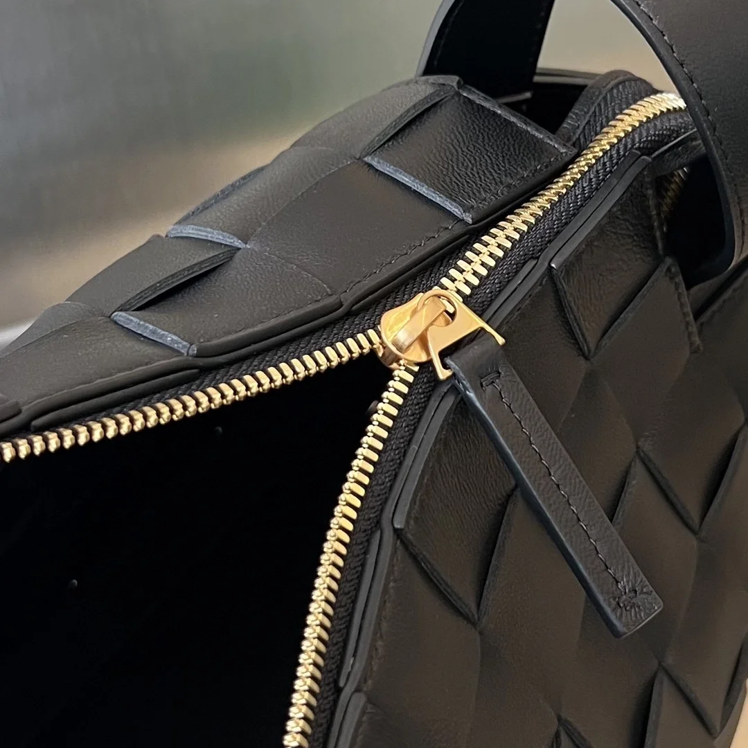 보테가 베네타 볼링 카세트 핸드백