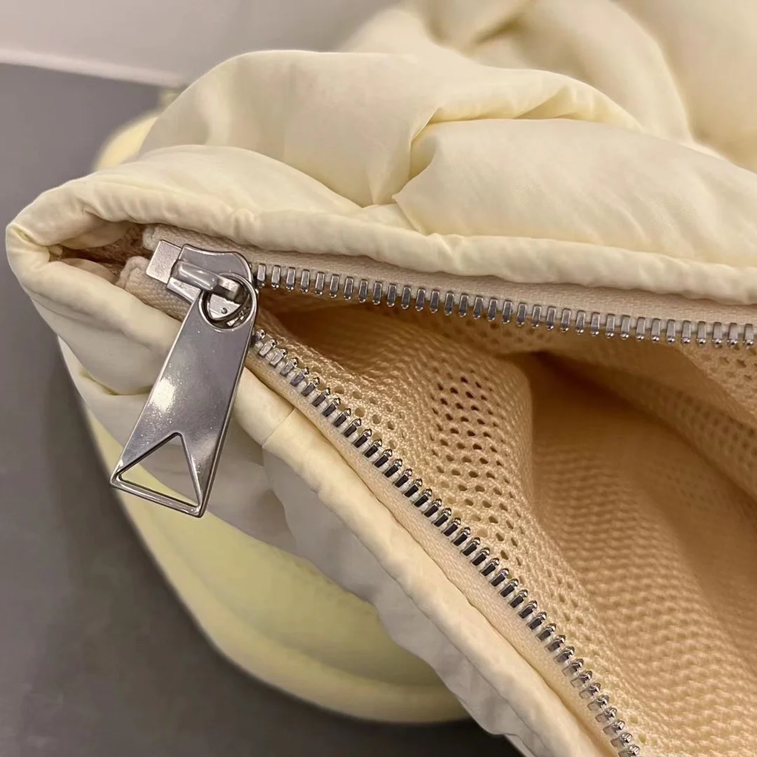 보테가 베네타 패디드 옐로우 카세트백