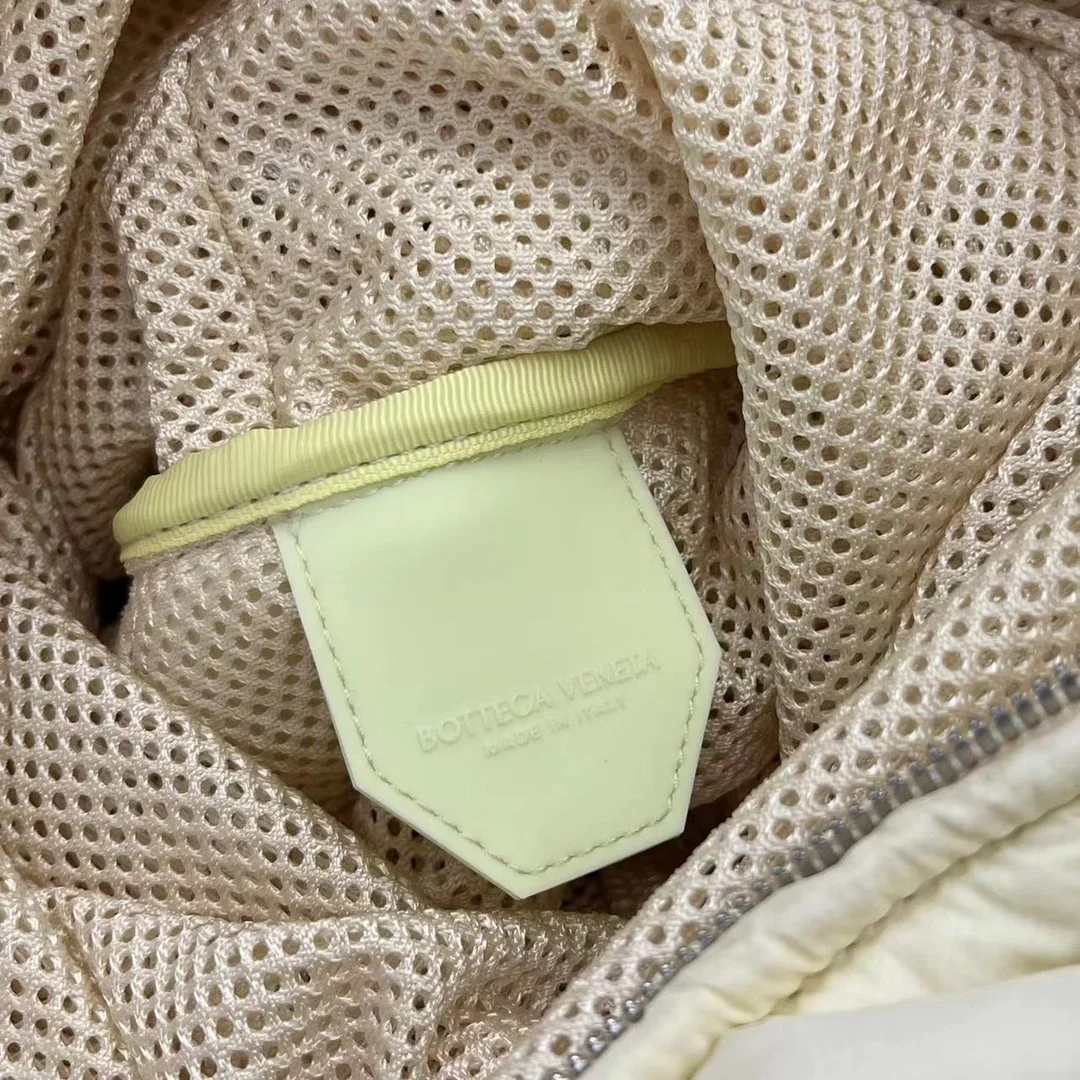 보테가 베네타 패디드 옐로우 카세트백