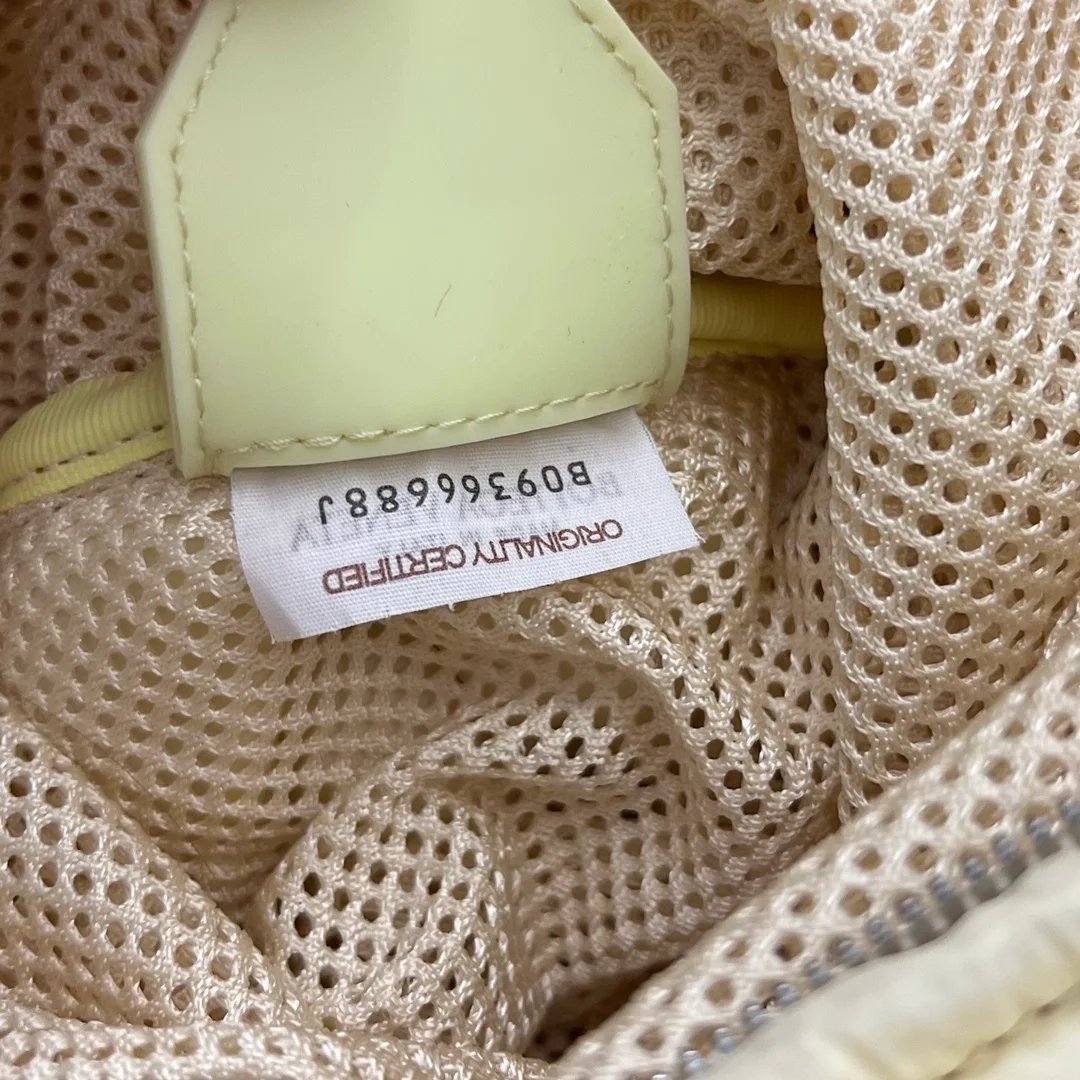 보테가 베네타 패디드 옐로우 카세트백