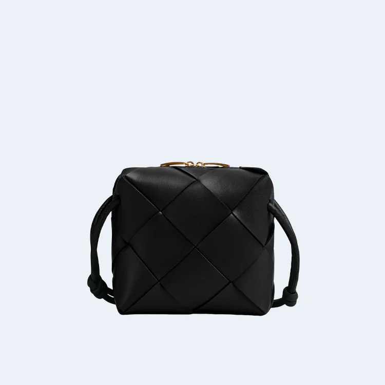 보테가 베네타 미니 카세트 카메라백 블랙