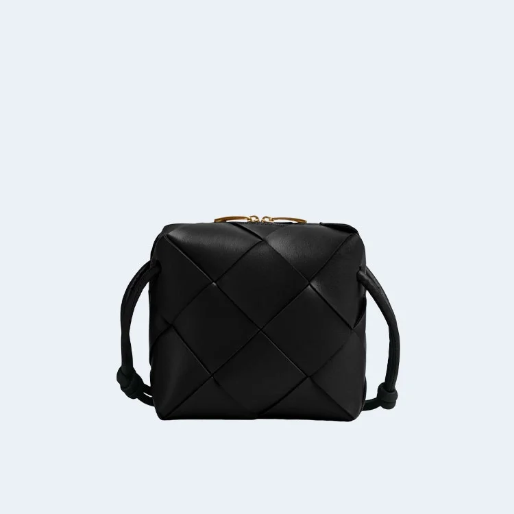 보테가 베네타 미니 카세트 카메라백 블랙