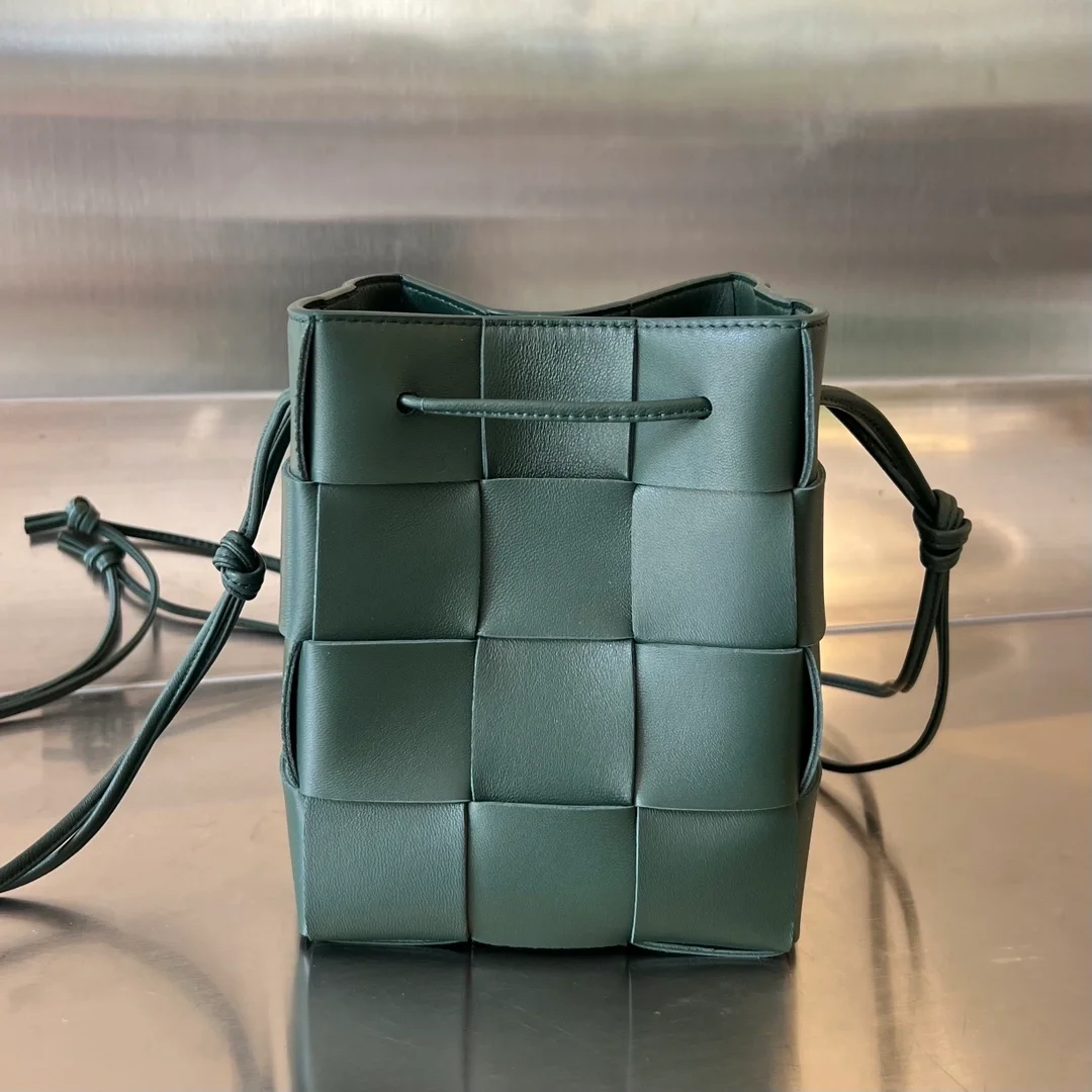 보테가 베네타 레인트리 스몰 카세트 버킷백