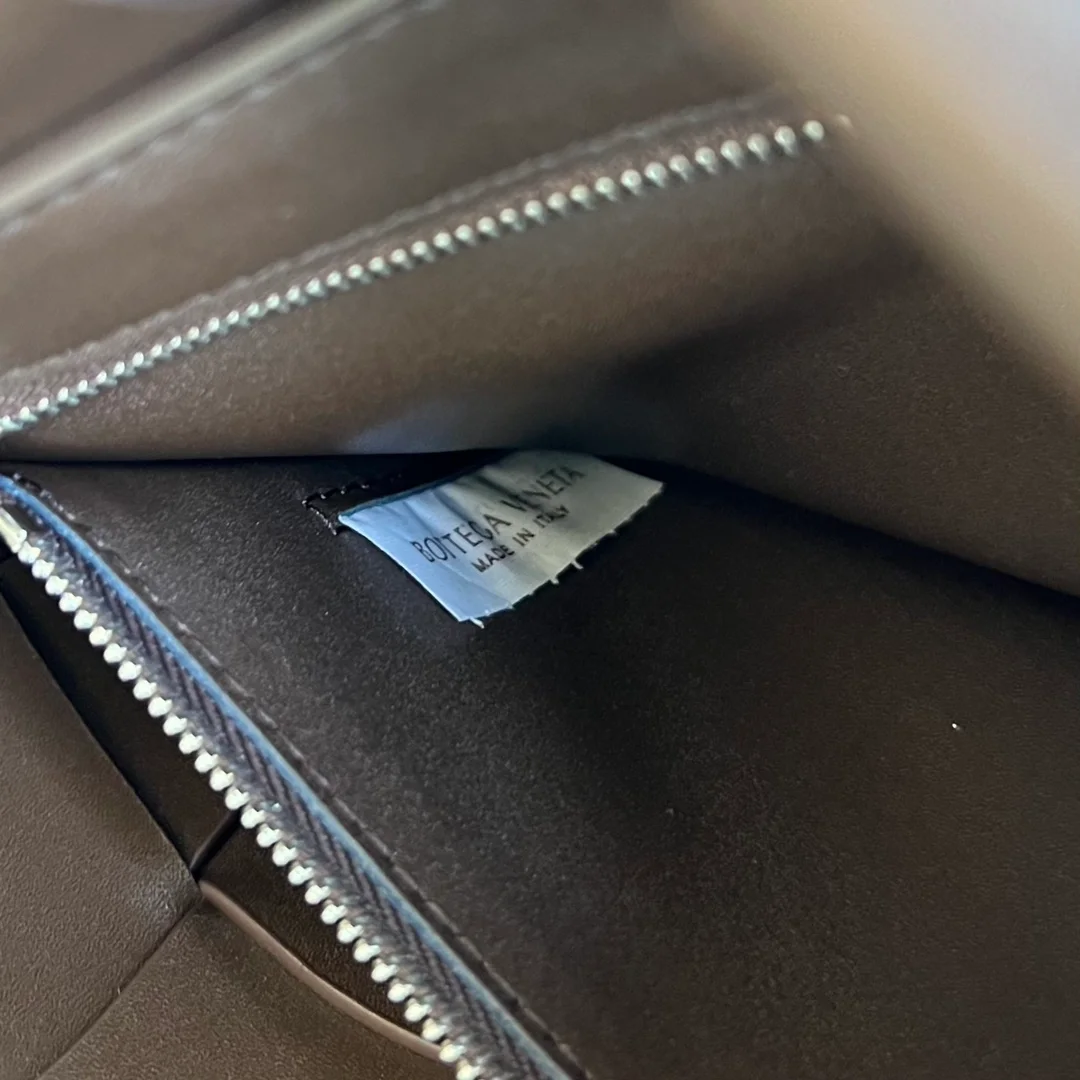 보테가 베네타 라이트 브라운 카세트백
