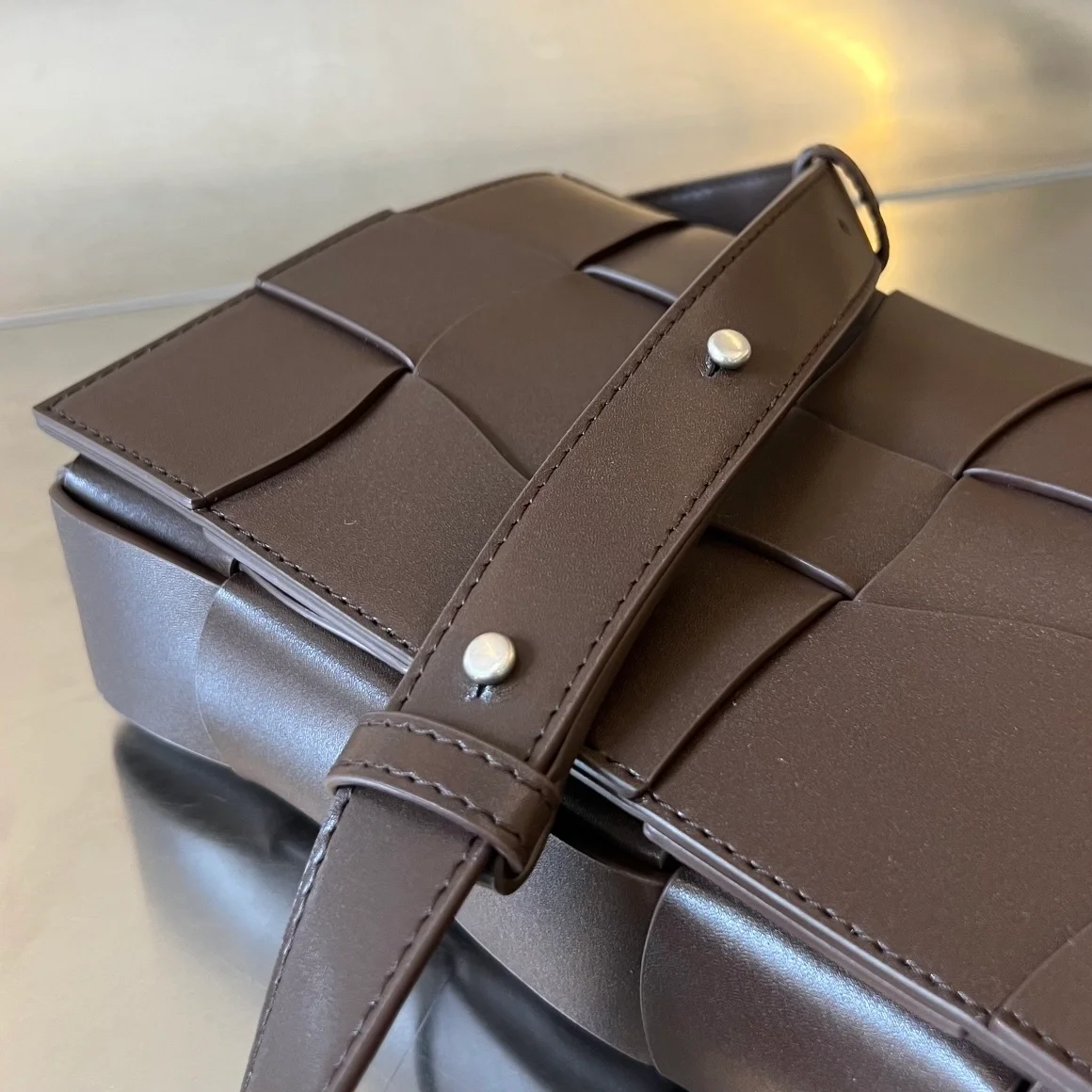 보테가 베네타 라이트 브라운 카세트백