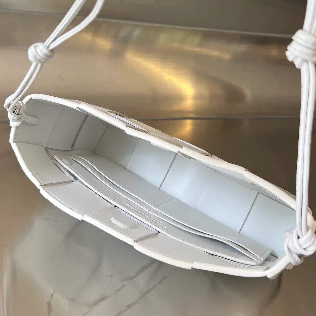 보테가 베네타 화이트 카세트 파우치 숄더백