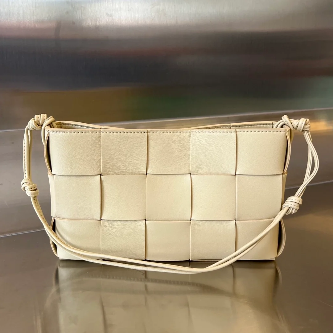 보테가 베네타 카세트 바게트백