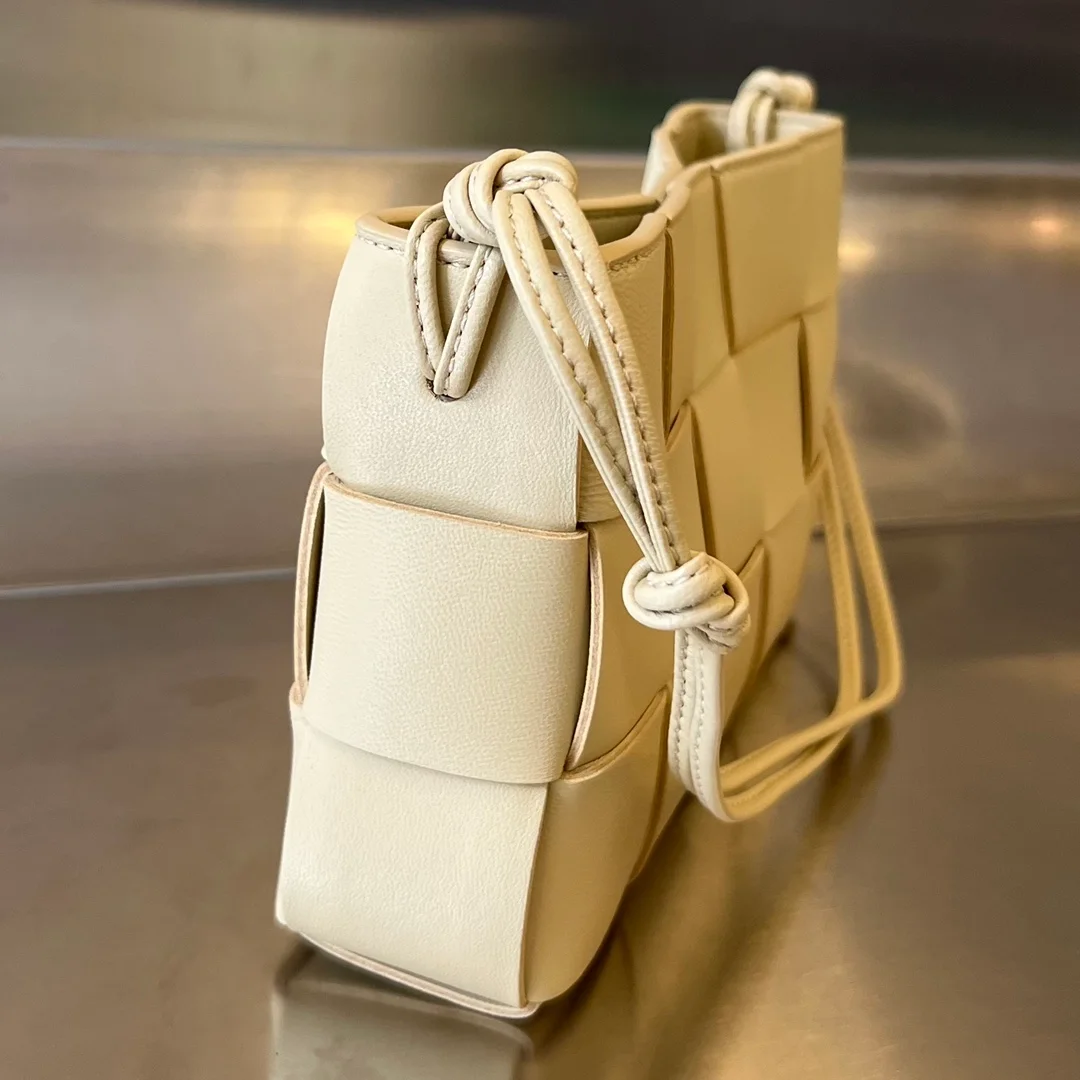 보테가 베네타 카세트 바게트백