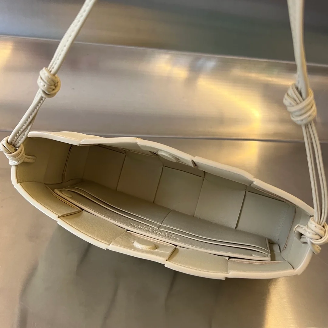 보테가 베네타 카세트 바게트백