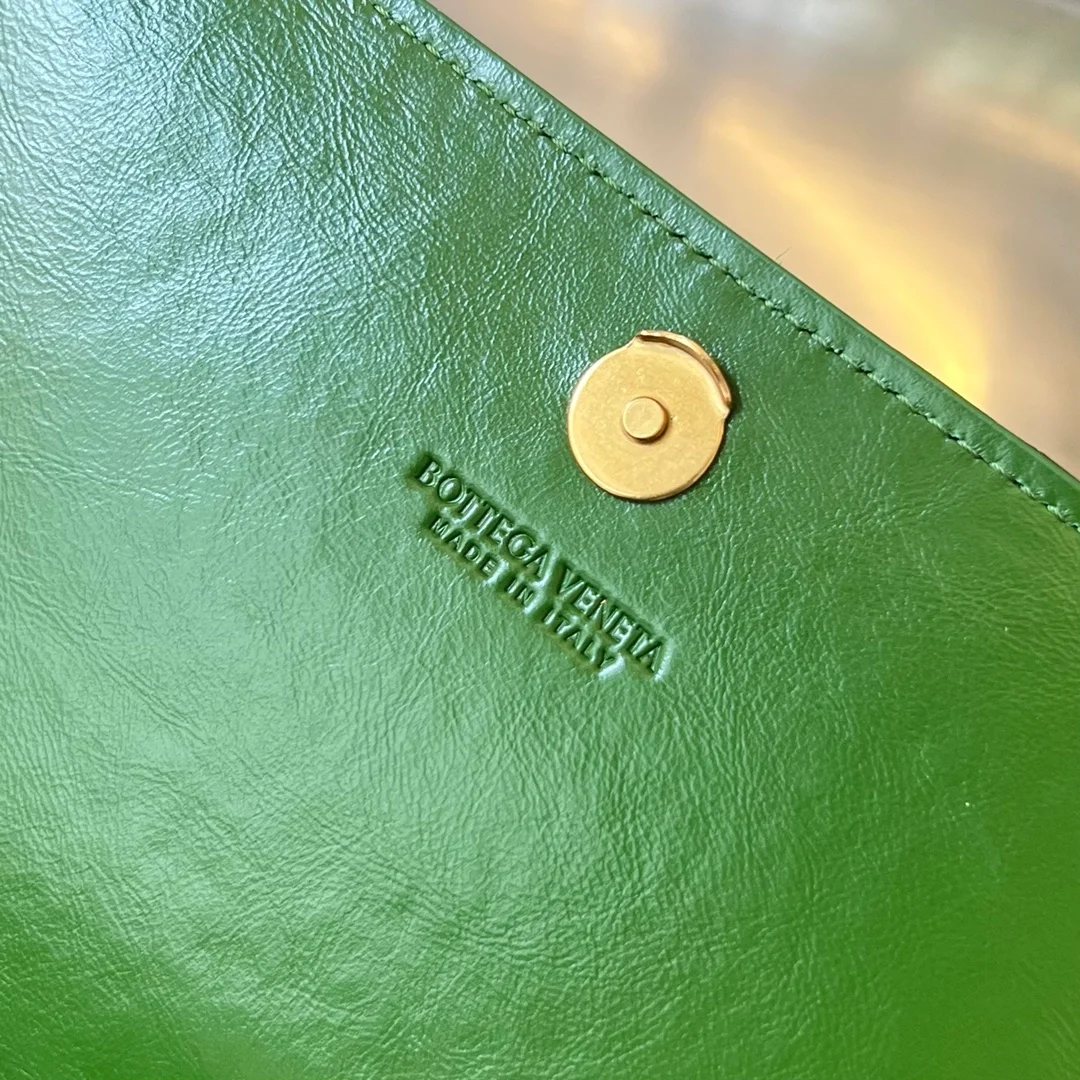 보테가 베네타 미니카세트 크로스바디백