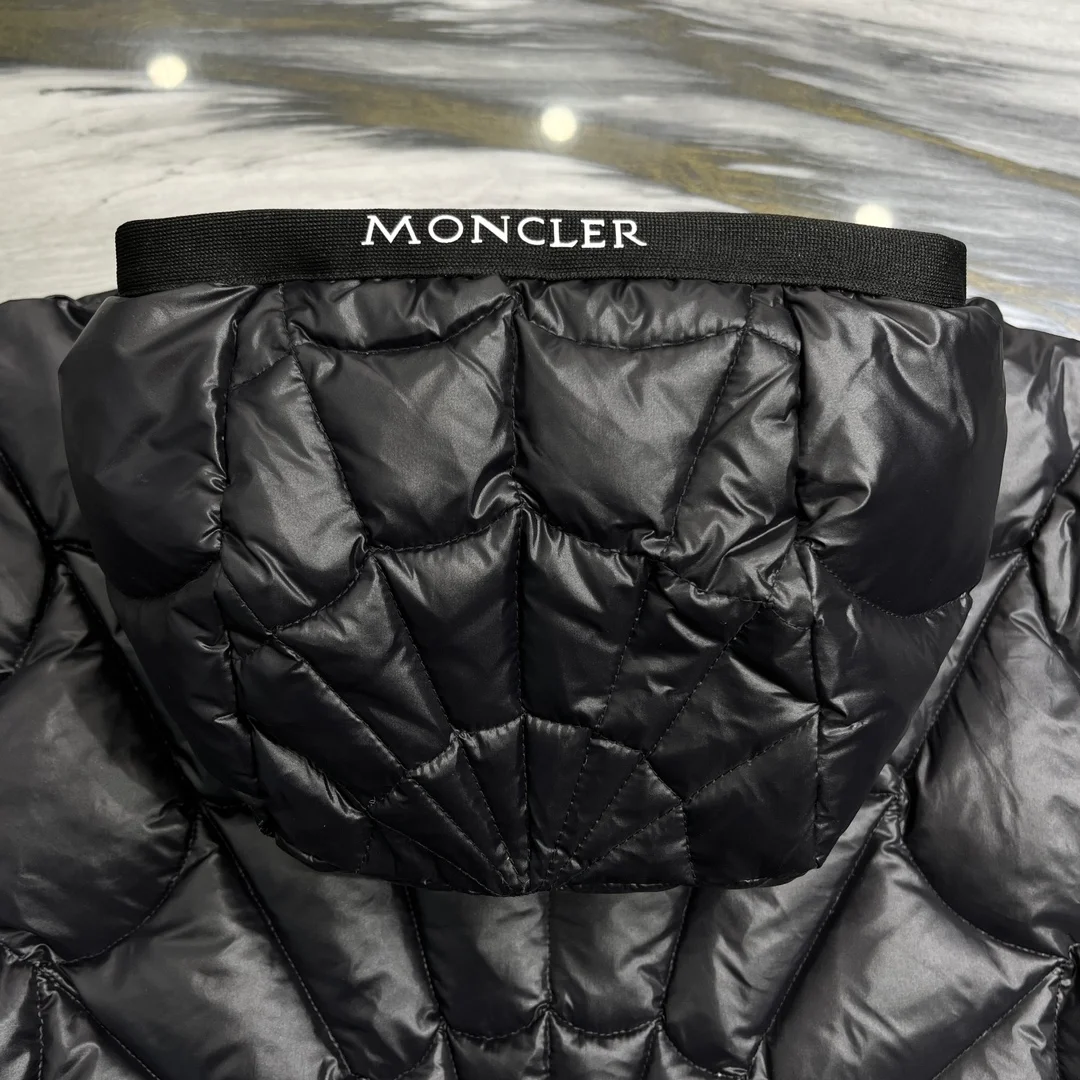 몽클레어 비올레 스파이더맨 숏 다운 자켓