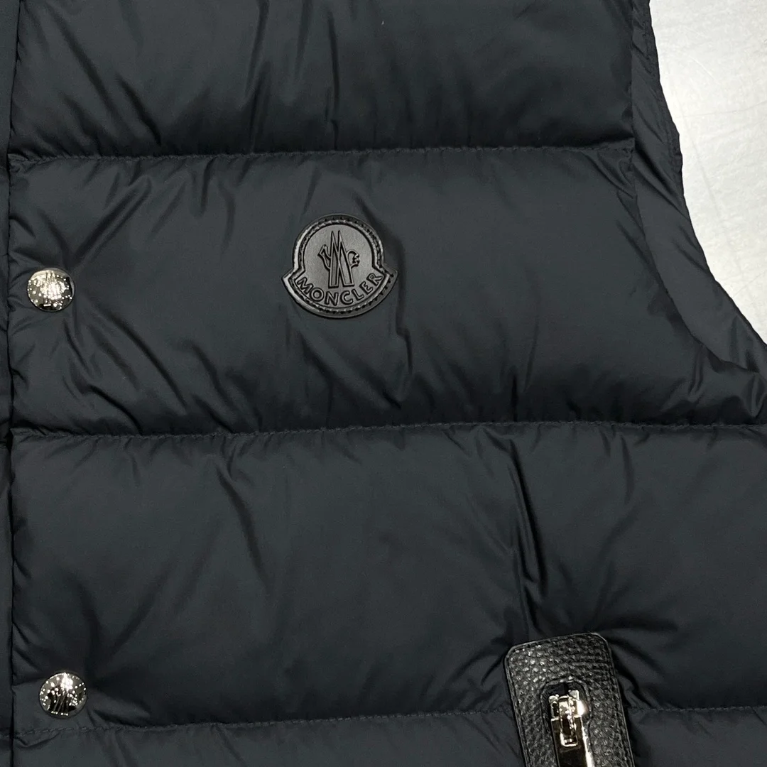 몽클레어 Herniaire 다운 베스트