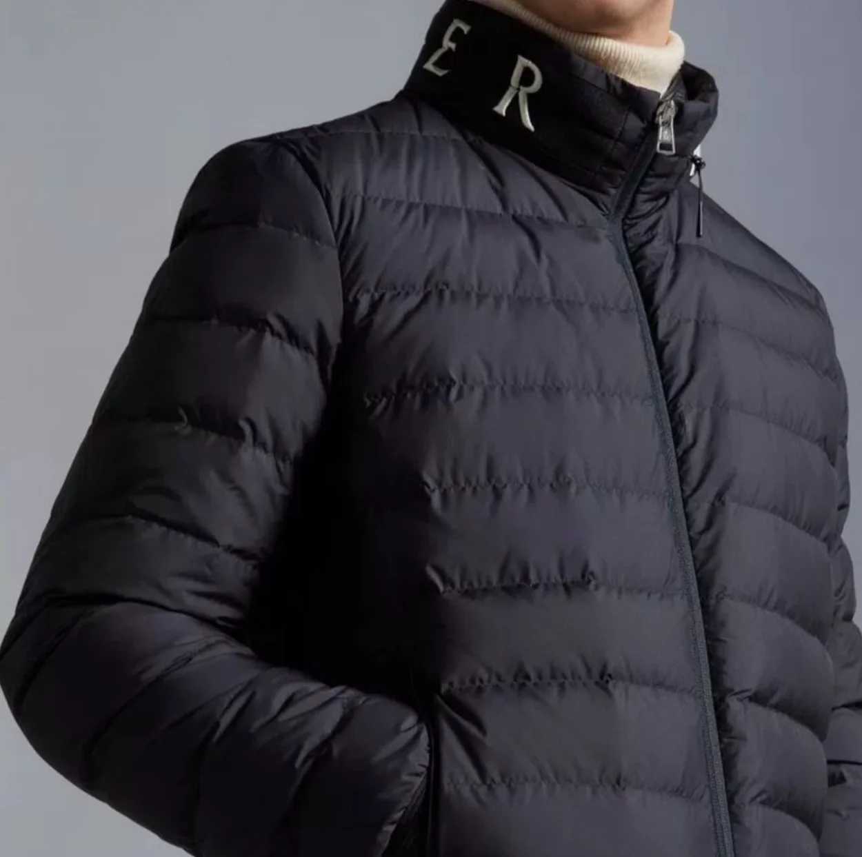 몽클레어 아키오 남성 숏 패딩 다운 자켓