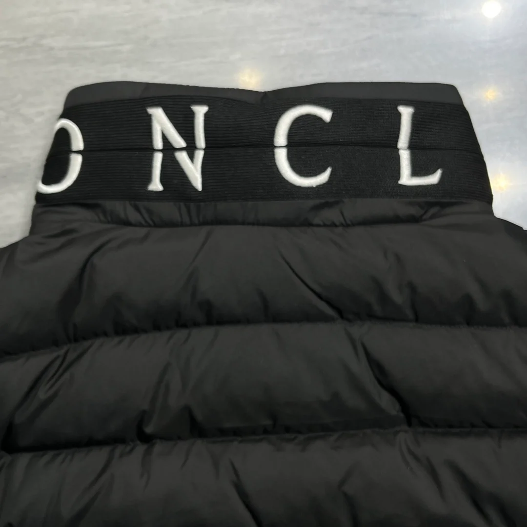 몽클레어 아키오 남성 숏 패딩 다운 자켓