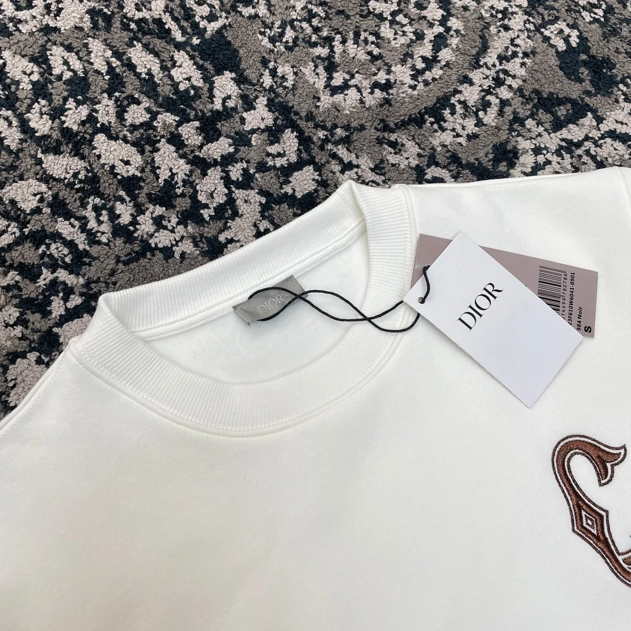 디올 인터레이스 스트레이트 맨투맨