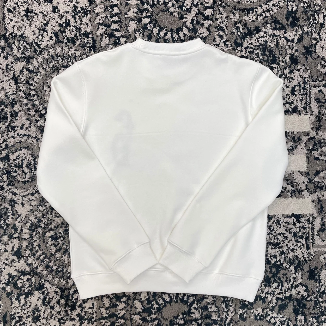 디올 인터레이스 스트레이트 맨투맨