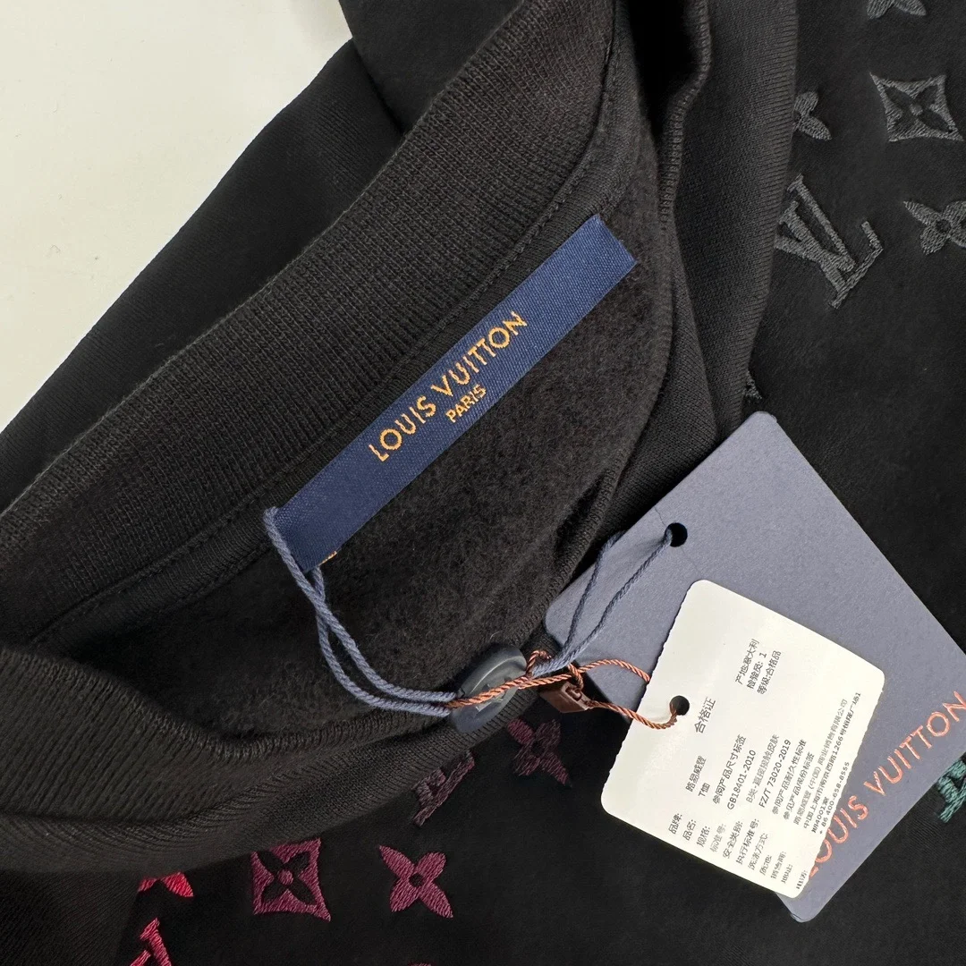 루이비통 엠브로이더드 코트 스웨트셔츠 1AFB67