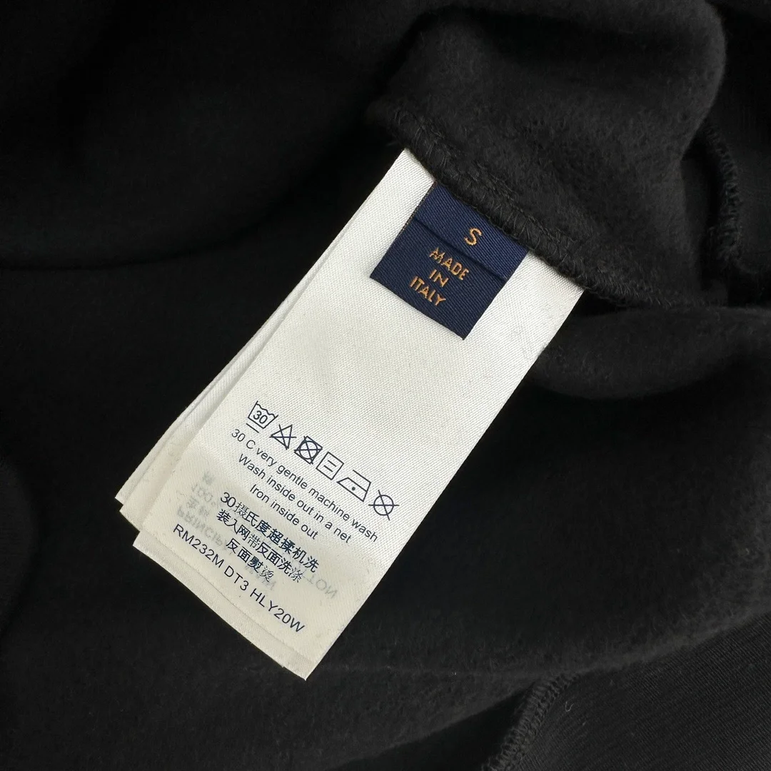 루이비통 엠브로이더드 코트 스웨트셔츠 1AFB67