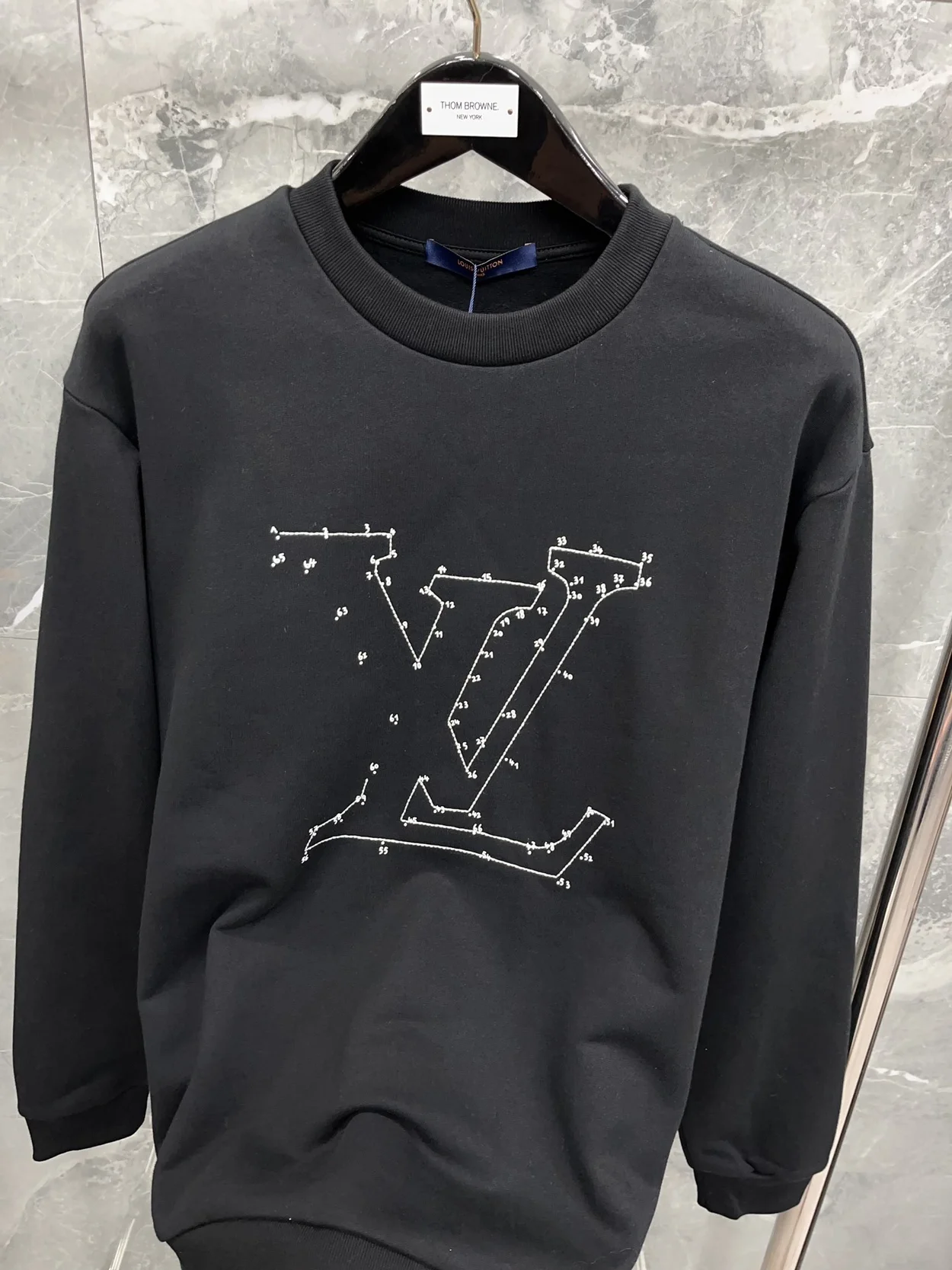 루이비통 스티치 프린트 엠브로이더드 스웨트셔츠 1A96KX