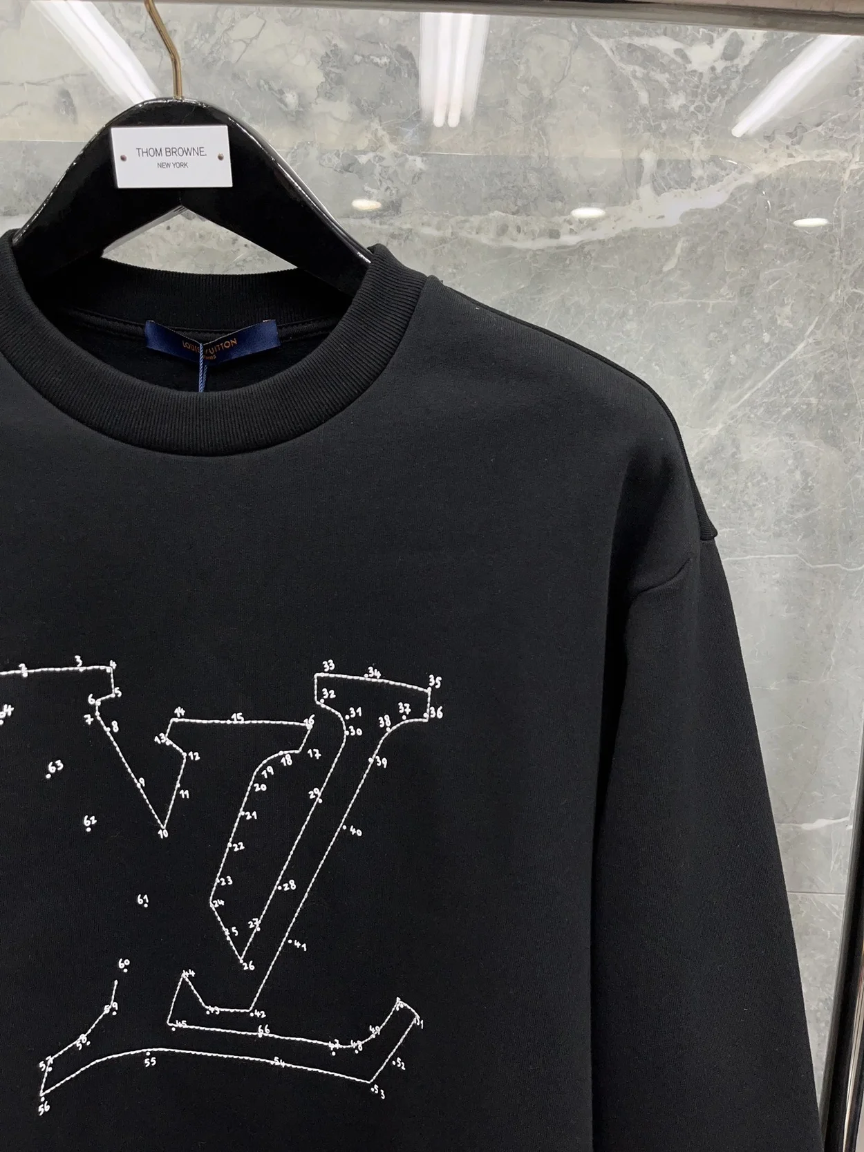 루이비통 스티치 프린트 엠브로이더드 스웨트셔츠 1A96KX