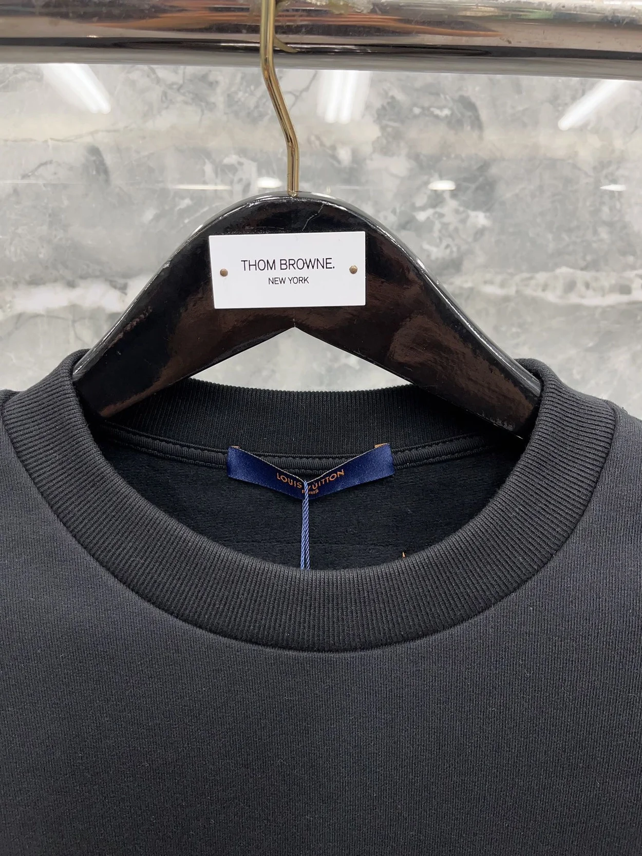 루이비통 스티치 프린트 엠브로이더드 스웨트셔츠 1A96KX