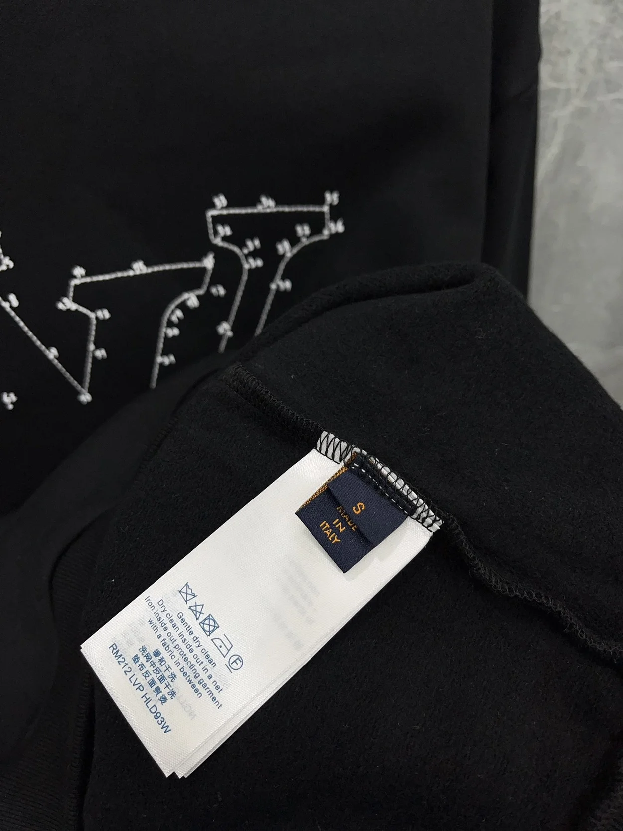 루이비통 스티치 프린트 엠브로이더드 스웨트셔츠 1A96KX