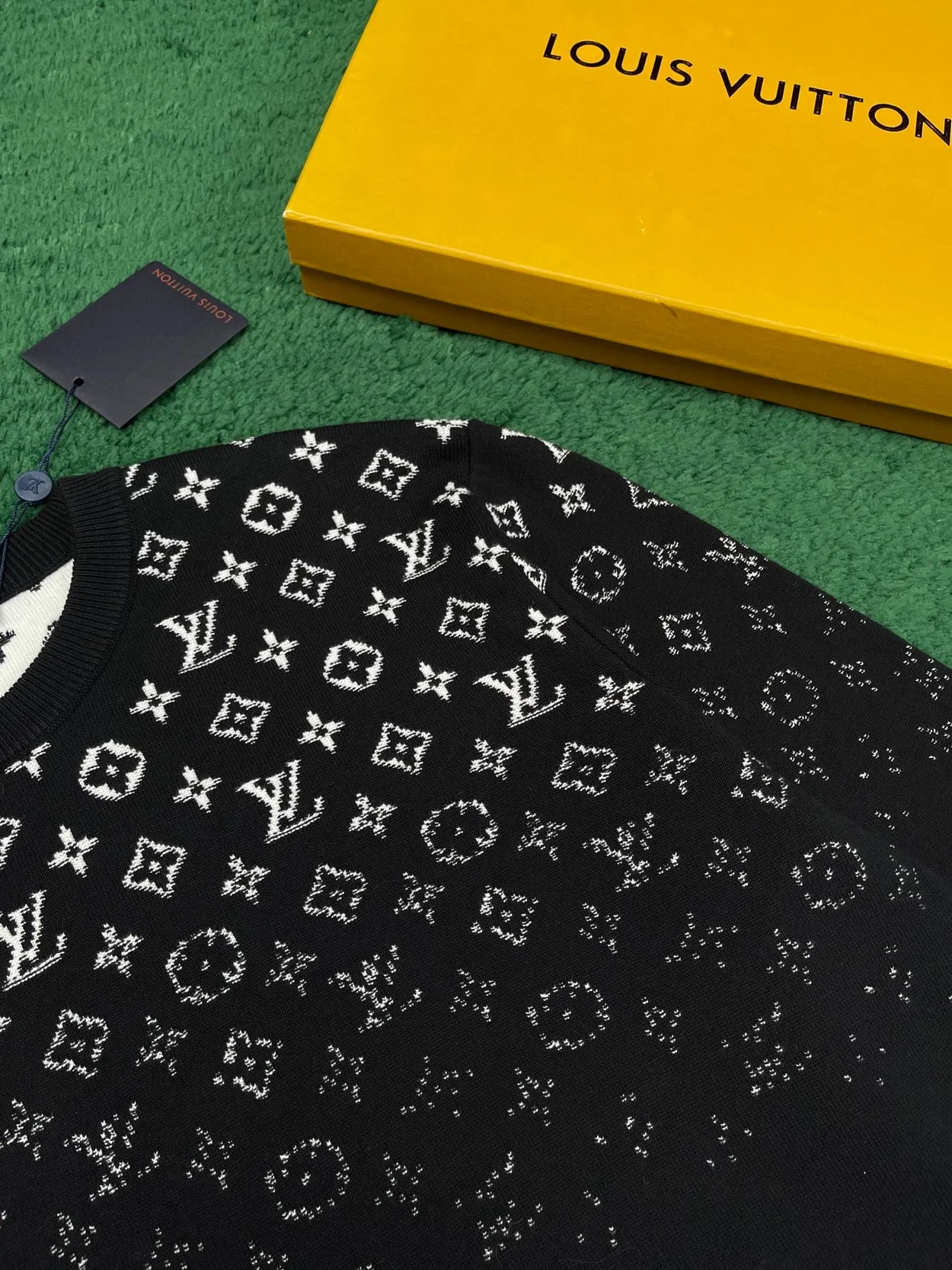 루이비통 그라디언트 코튼 크루넥 맨투맨 1AFAPY