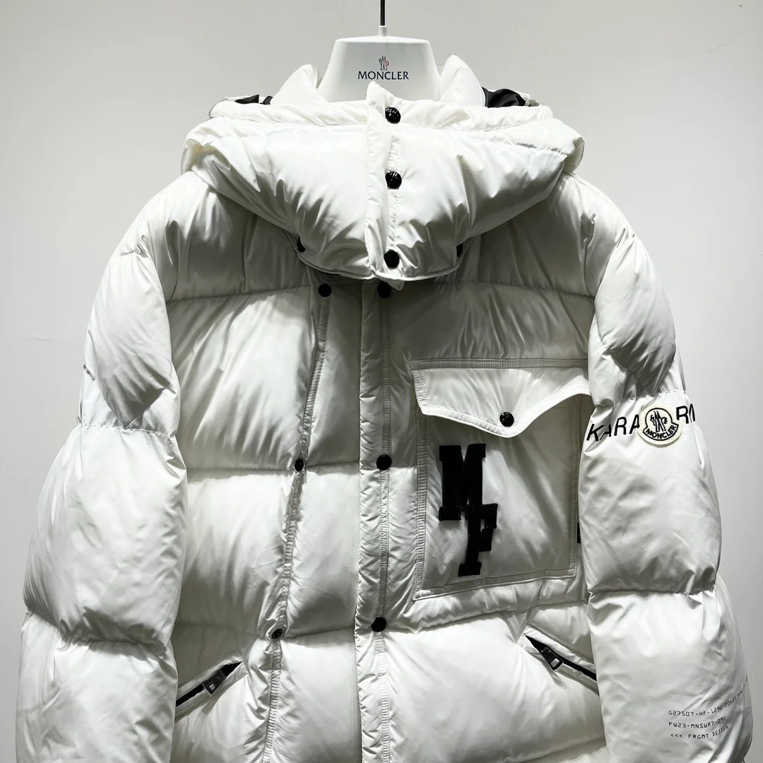 몽클레어 피그먼트 앤서미오크 숏다운 화이트