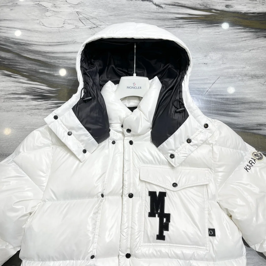 몽클레어 피그먼트 앤서미오크 숏다운 화이트