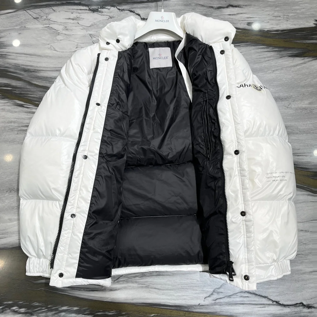 몽클레어 피그먼트 앤서미오크 숏다운 화이트