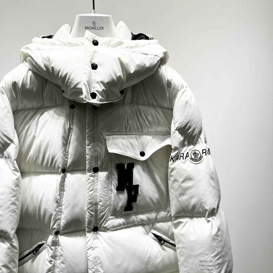 몽클레어 피그먼트 앤서미오크 숏다운 화이트