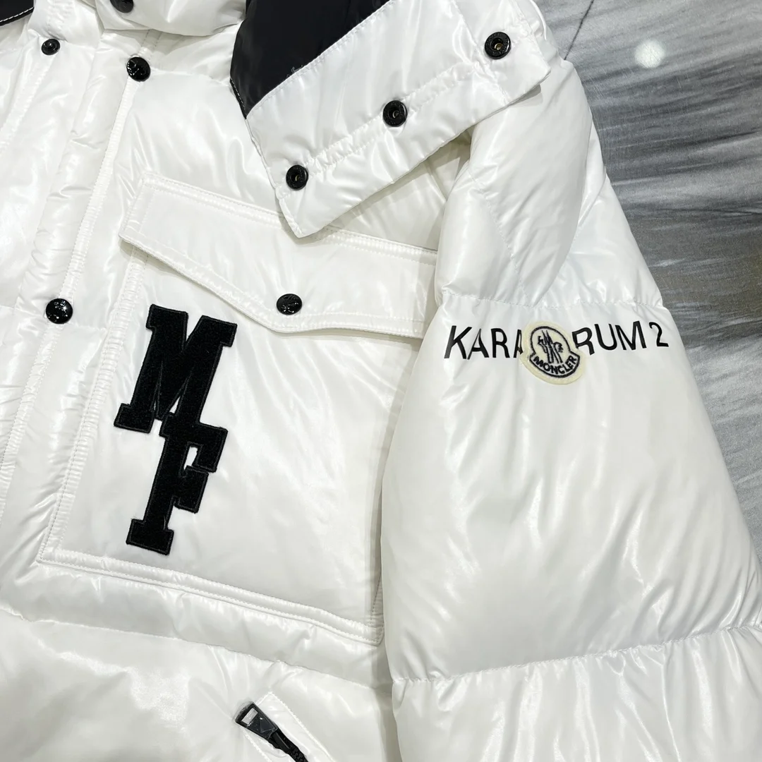 몽클레어 피그먼트 앤서미오크 숏다운 화이트